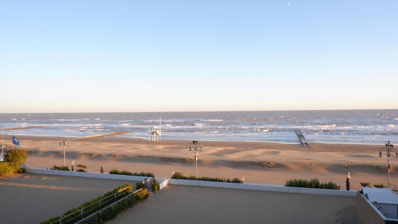 App4Rent Augustus Sea View - Family House - Wifi&Parking - 3 Rooms Lido di Jesolo Exteriör bild
