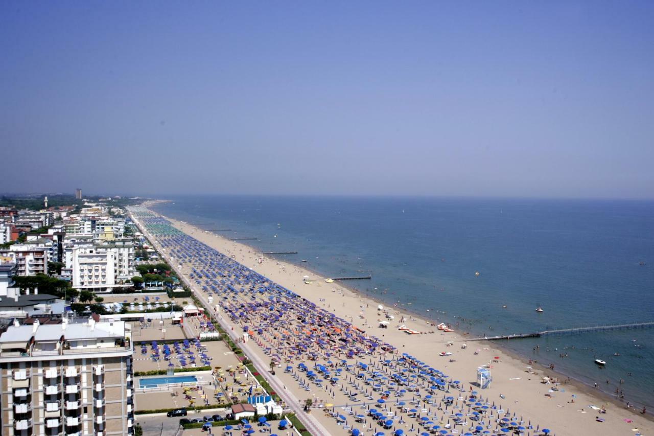 App4Rent Augustus Sea View - Family House - Wifi&Parking - 3 Rooms Lido di Jesolo Exteriör bild